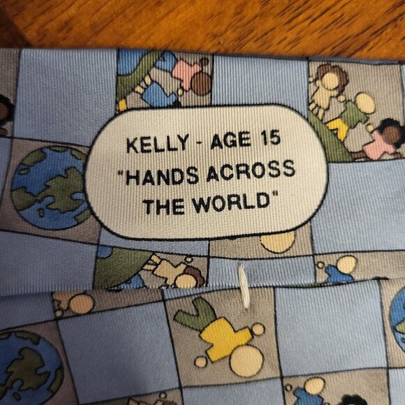 Save The Children ~ ” Hands Across the World” Necktie ~ Excellent Condition - Picture 5 of 7